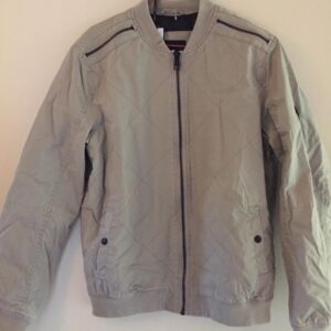 Chaqueta beige con cierre